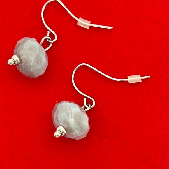 2pc. NWT Silver tone Beaded Necklace with Hook Earring set - Picture 6 of 7